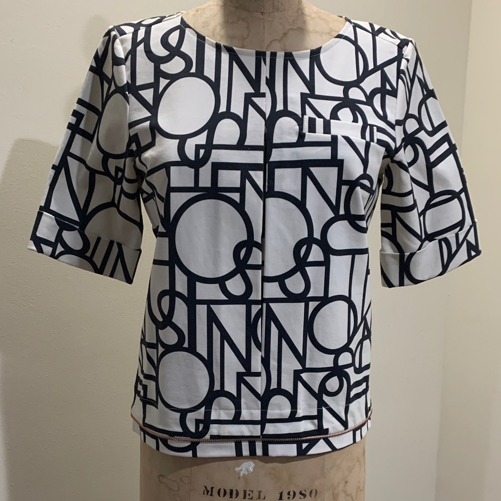 NWT Raoul Navy and White Patterned Short Sleeve Top slight spot
